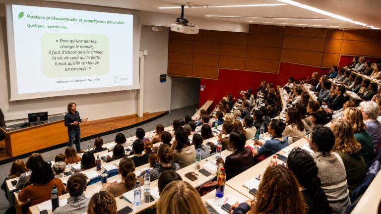 Formation en santé environnementale dans un amphithéâtre